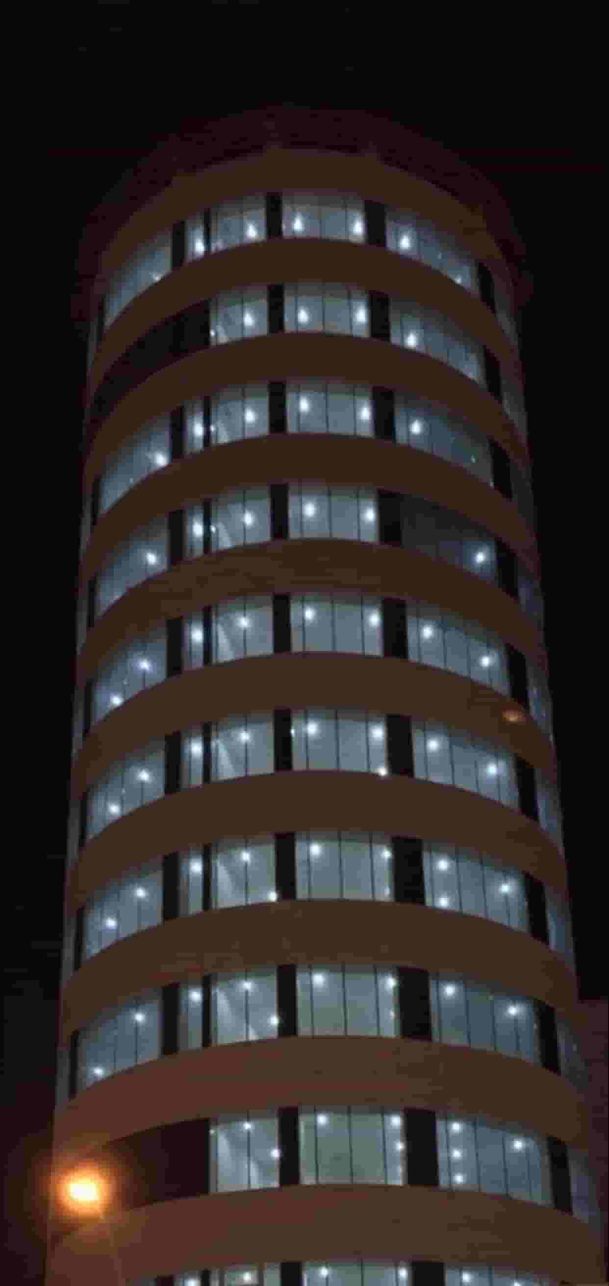 للبيع مجمع تجاري في السالمية المساحة 670 م