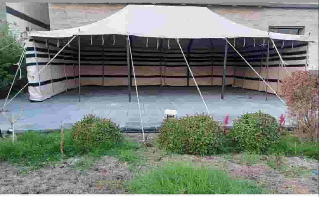 نقل وتركيب المخيمات