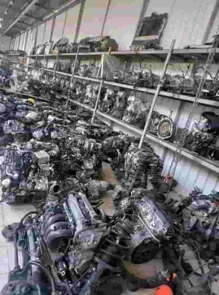 يوجد لدينا قطع غيار جميع السيارات