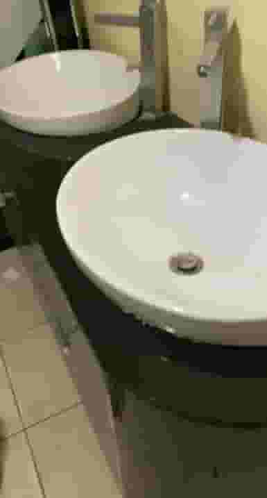 للبيع مغسلة فاخرة بحوضين