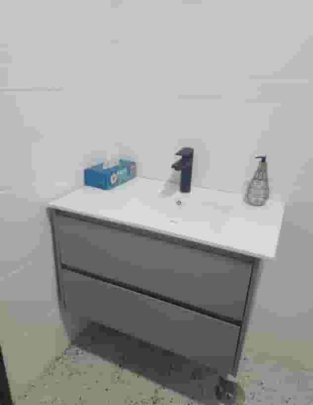 للبيع مغسلة عربية رمادية