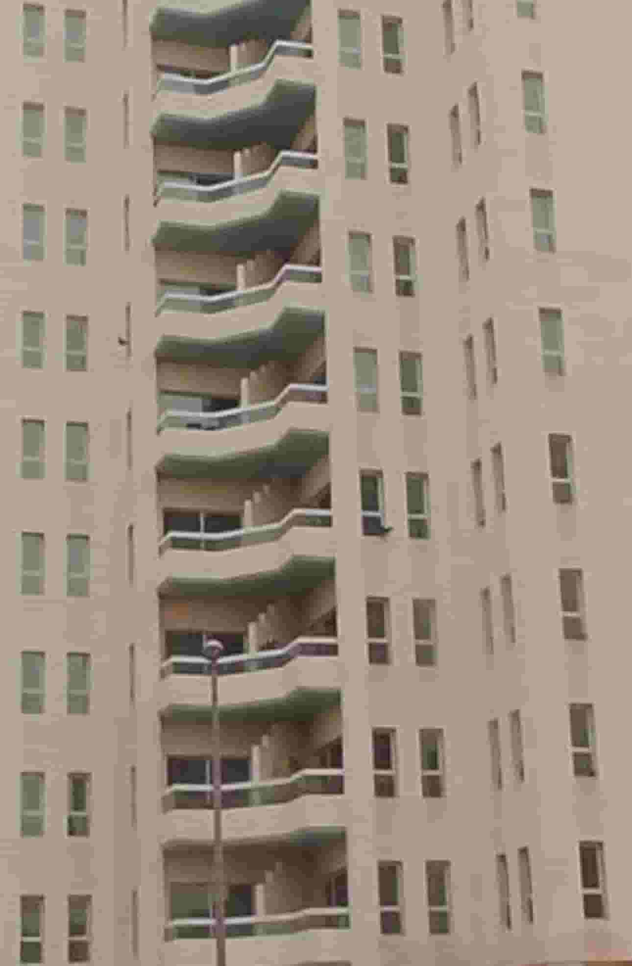 For sale a building in Al Riggae 500 m