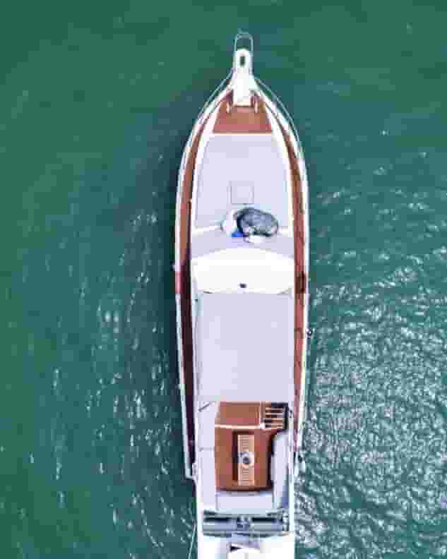 شركة للرحلات البحرية والبرية للبيع