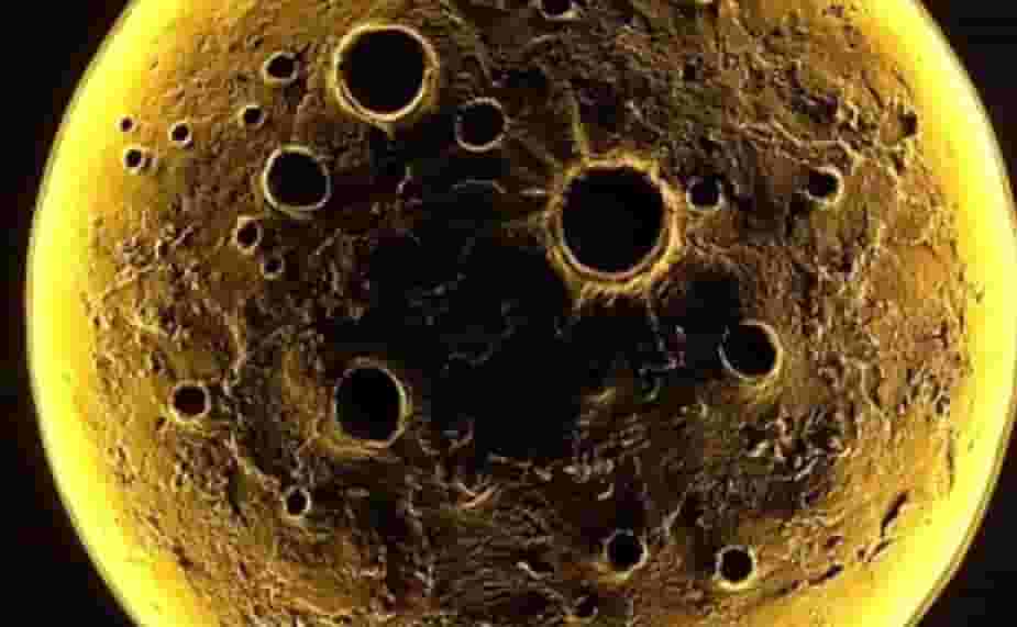 القمر المضيء