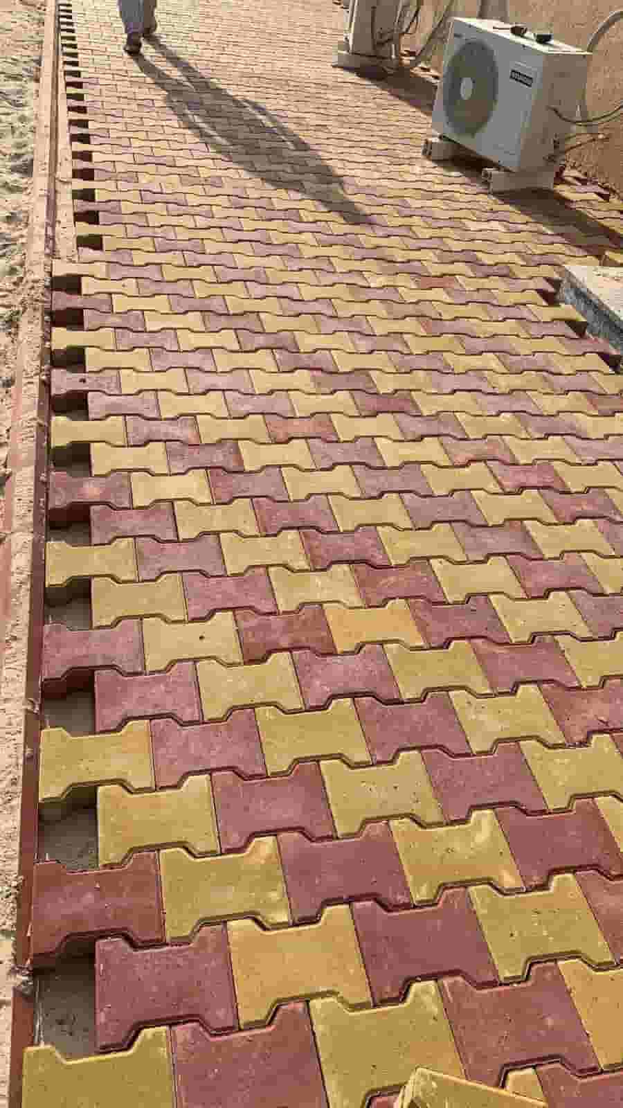Abu Mohammed installed Kashi Curbstone overlapping tiles