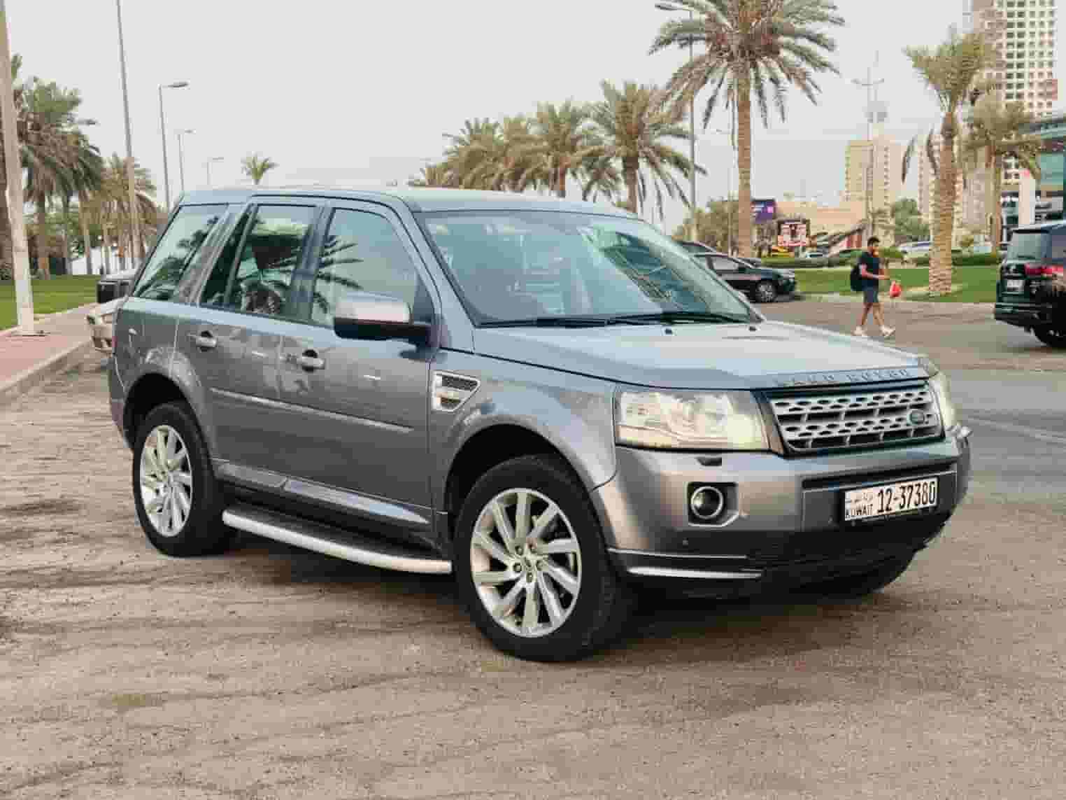 لاند روڤر LR2 موديل 2014 