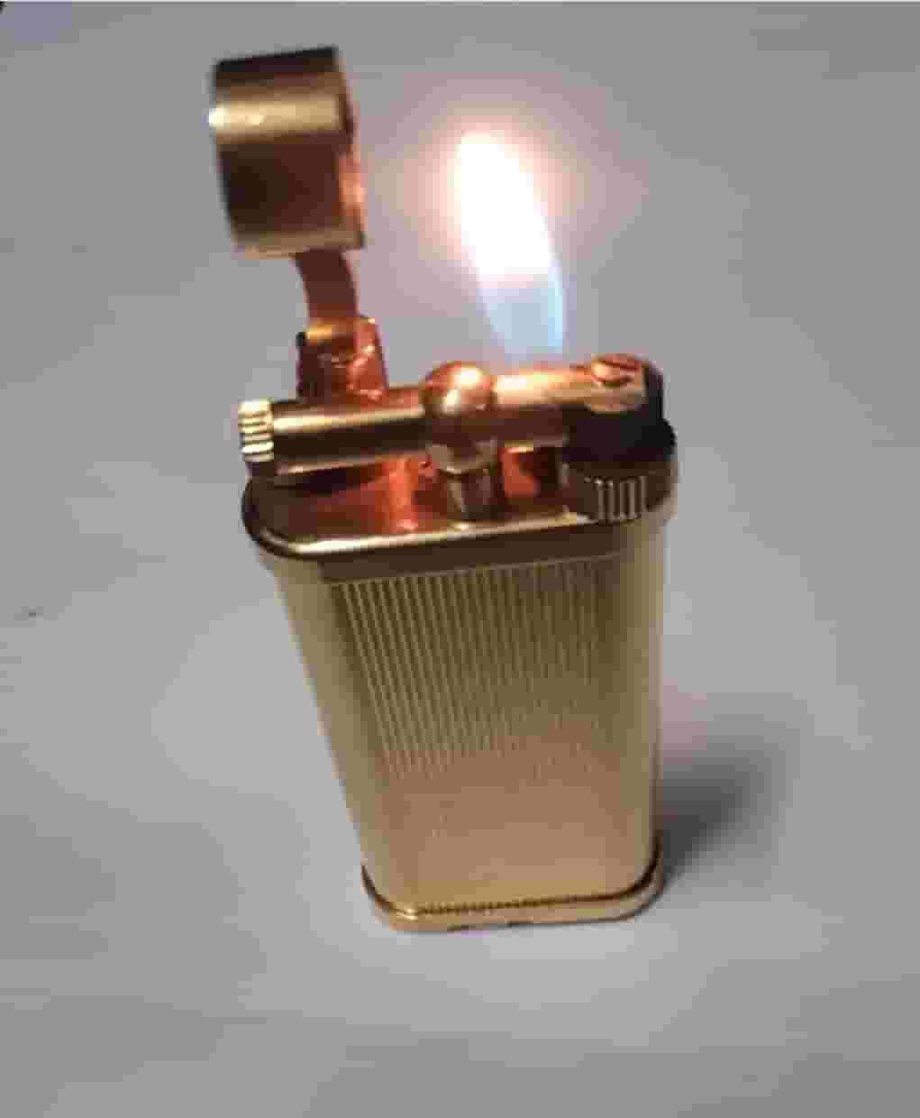 ولاعه دنهل مطلي ذهب  