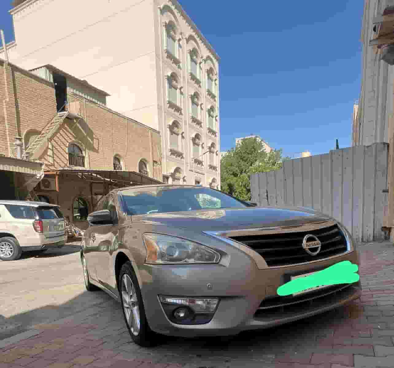 للبيع سياره نيسان التيما 2013  