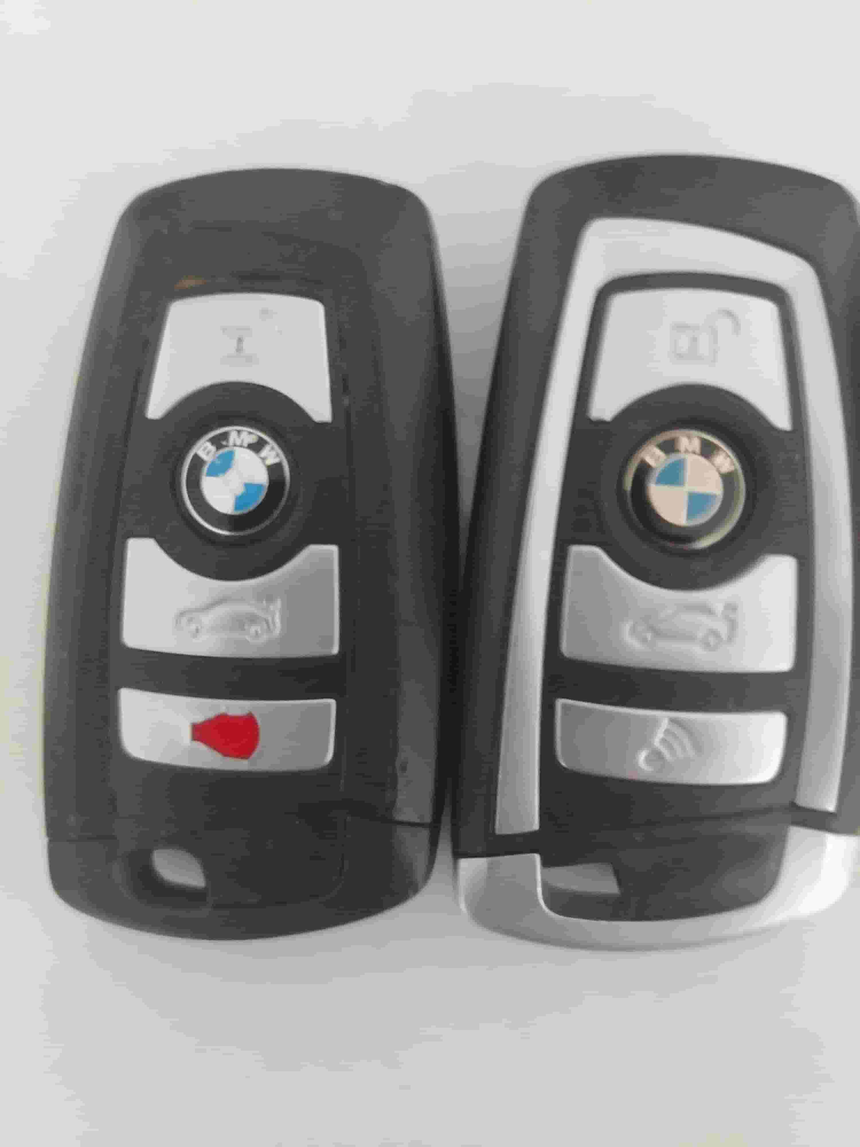 للبيع عدد 2 ريموت Bmw الاصلي