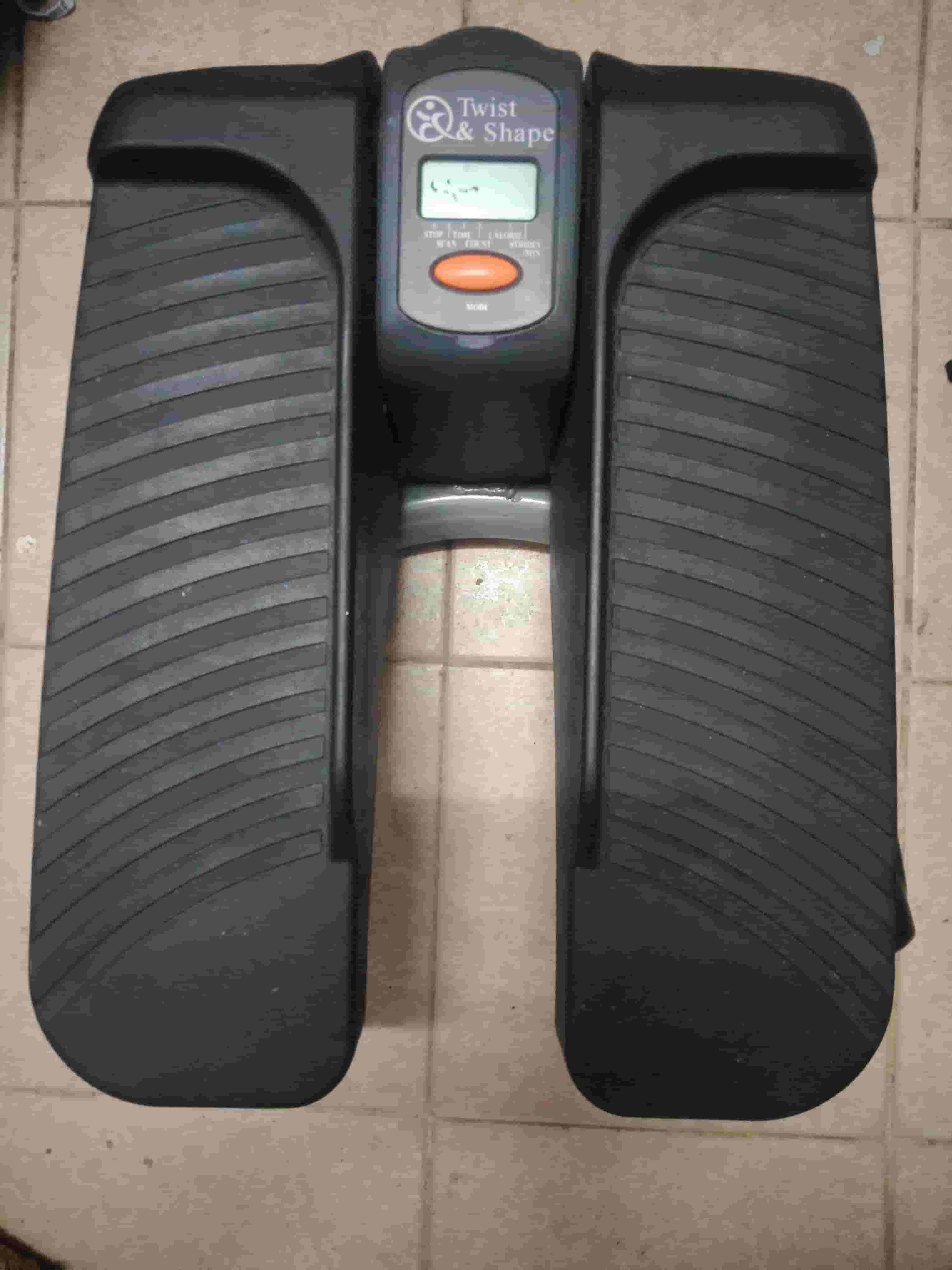 جهاز رياضي الدرج بحالة الجديد.