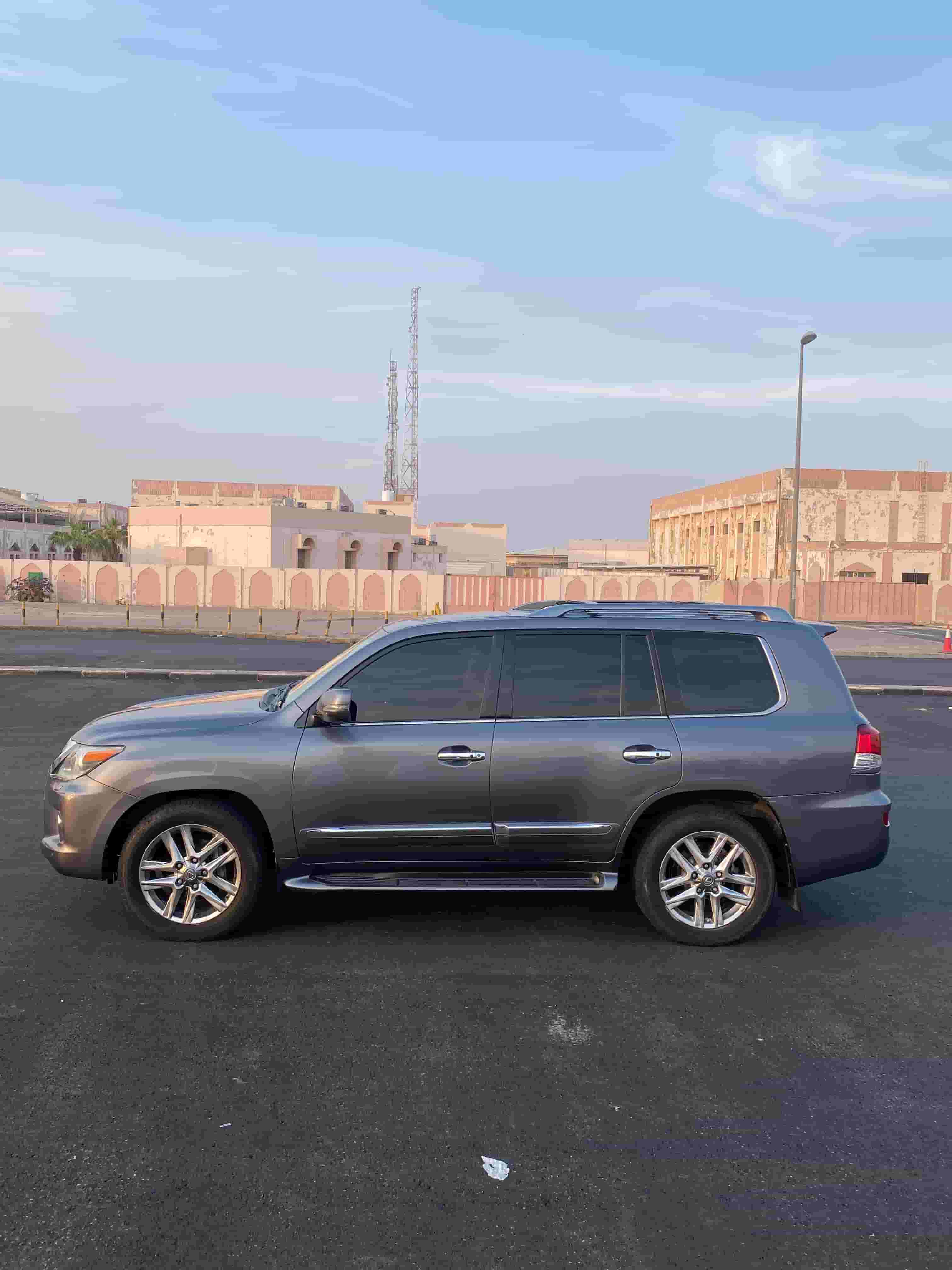 Lexus LX 570 model 2014 