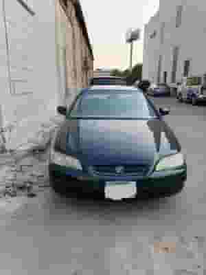 للبيع هوندا اكورد موديل ٢٠٠٠