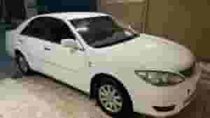 كامري 2005 ابيض