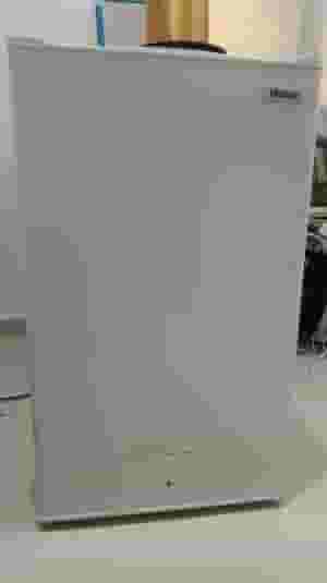 ثلاجة مكتب ونسا بحالة ممتازة