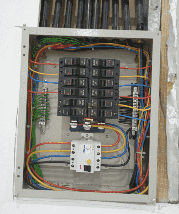 مقاول كهرباء لجميع الأعمال الكهربية وصيانتها