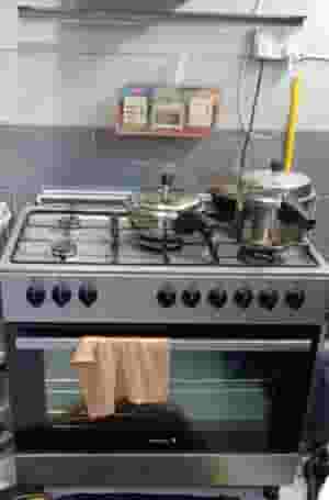 Hisense 90 cm Gas hob with 105lt oven for sale