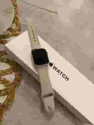 ساعة آبل إس إي