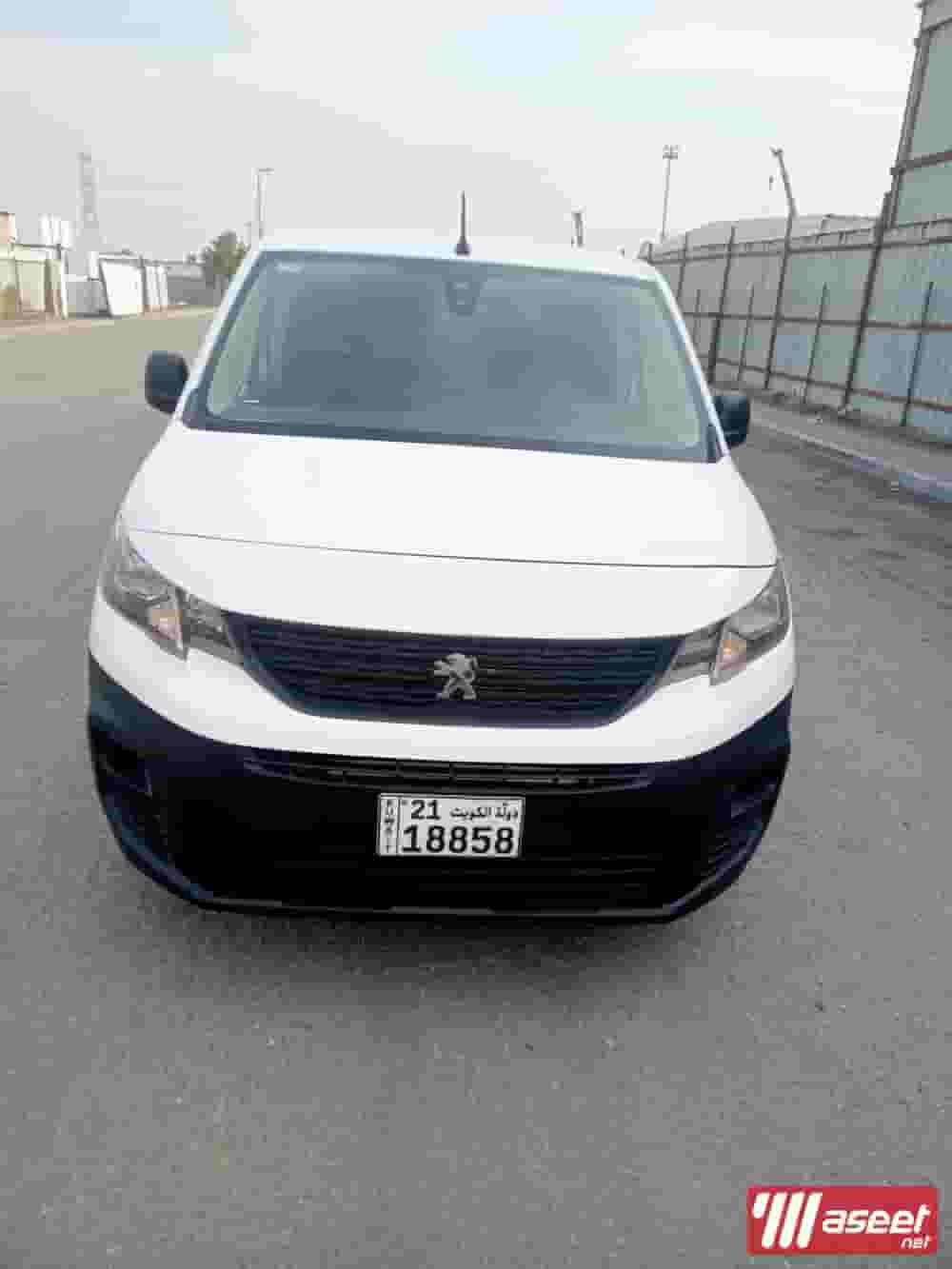 للبيع بيجو بارتنر بوكس مقفل موديل 2022