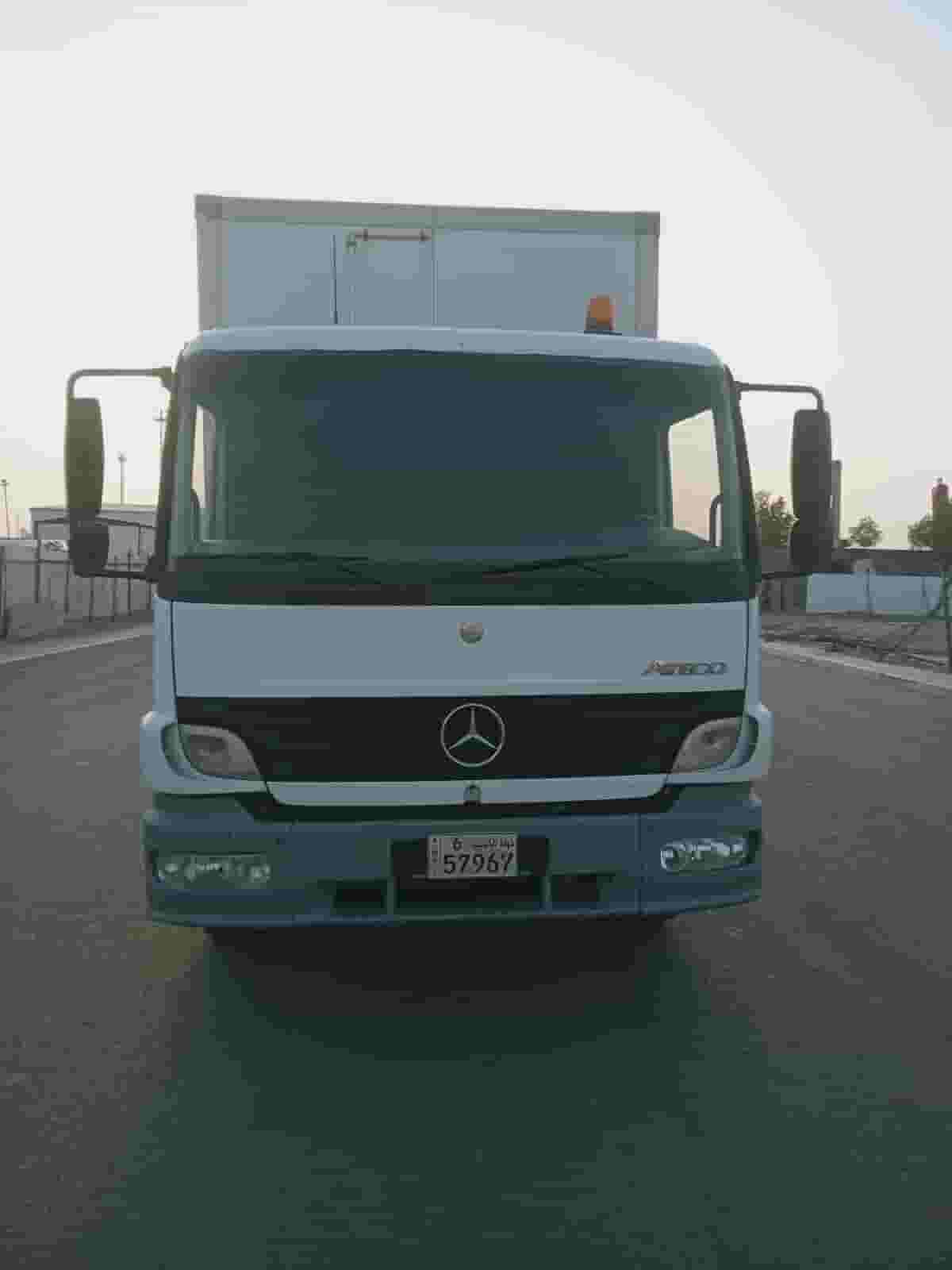 للبيع شاحنه مرسيدس 2007