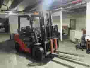 رافعة تويوتا شوكية حالتها ممتازة 2015