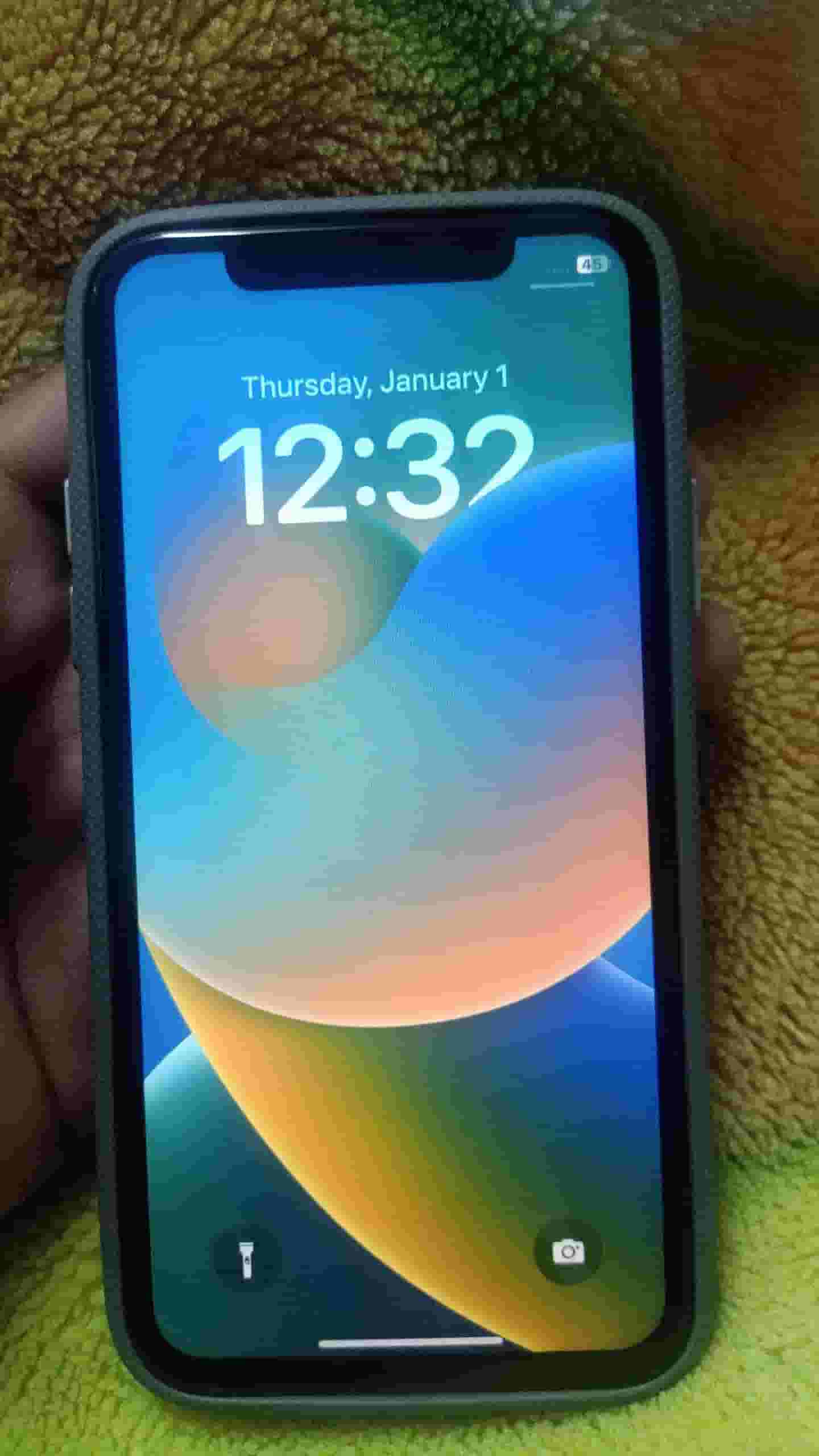 آيفون X يعمل بشكل مثالي