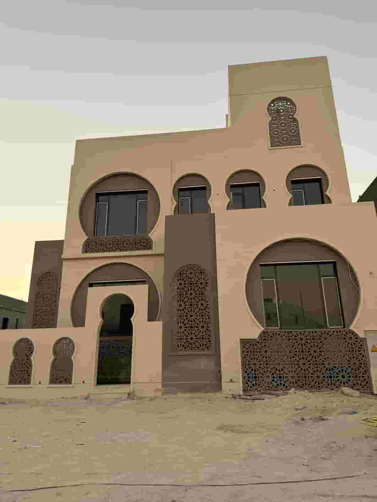 للبيع فيلا ديلوكس دورين و نص و سرداب و حمام سباحة