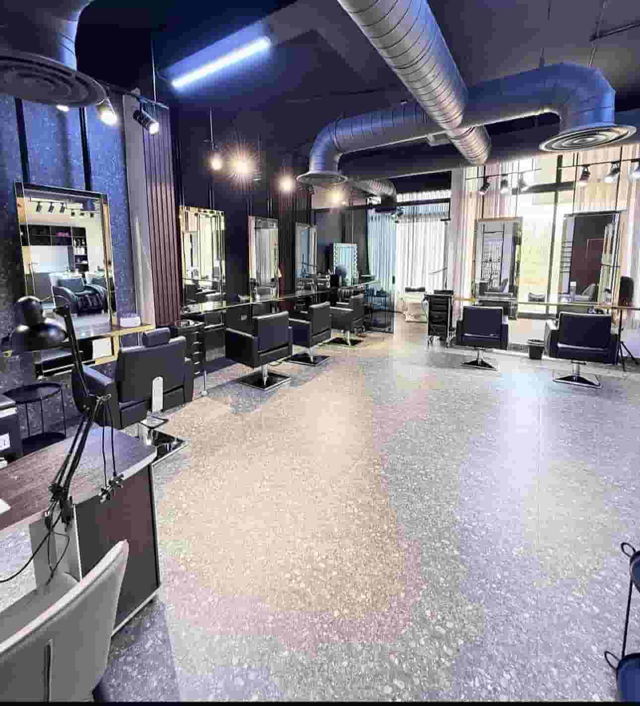 Salon for sale in Al Shaab Al Bahri