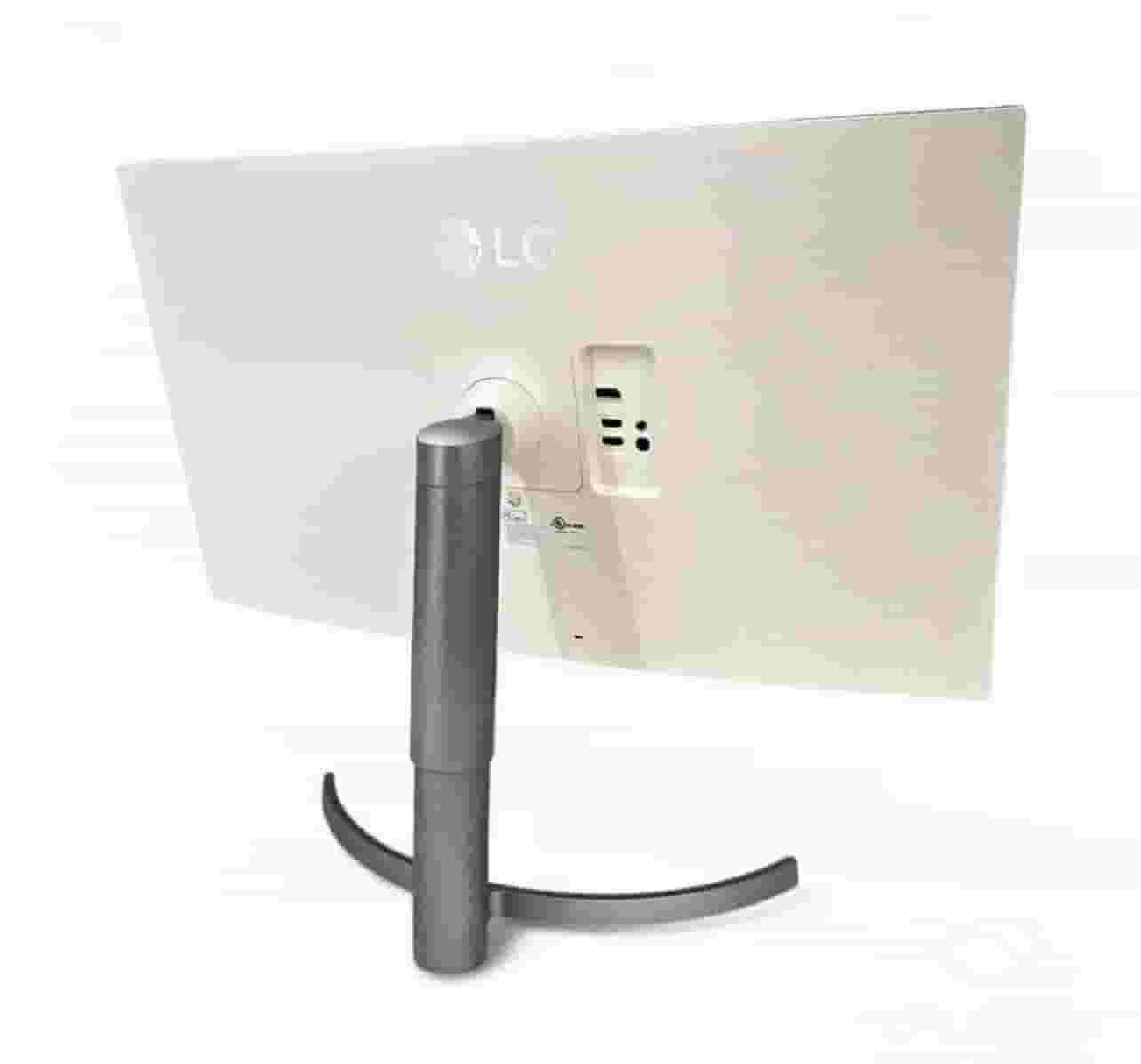 شاشة إل جي 32 بوصة فائقة الوضوح 4K مع HDR10 