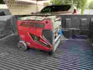 للبيع مولد كهرباء كاتم بحالة ممتازة