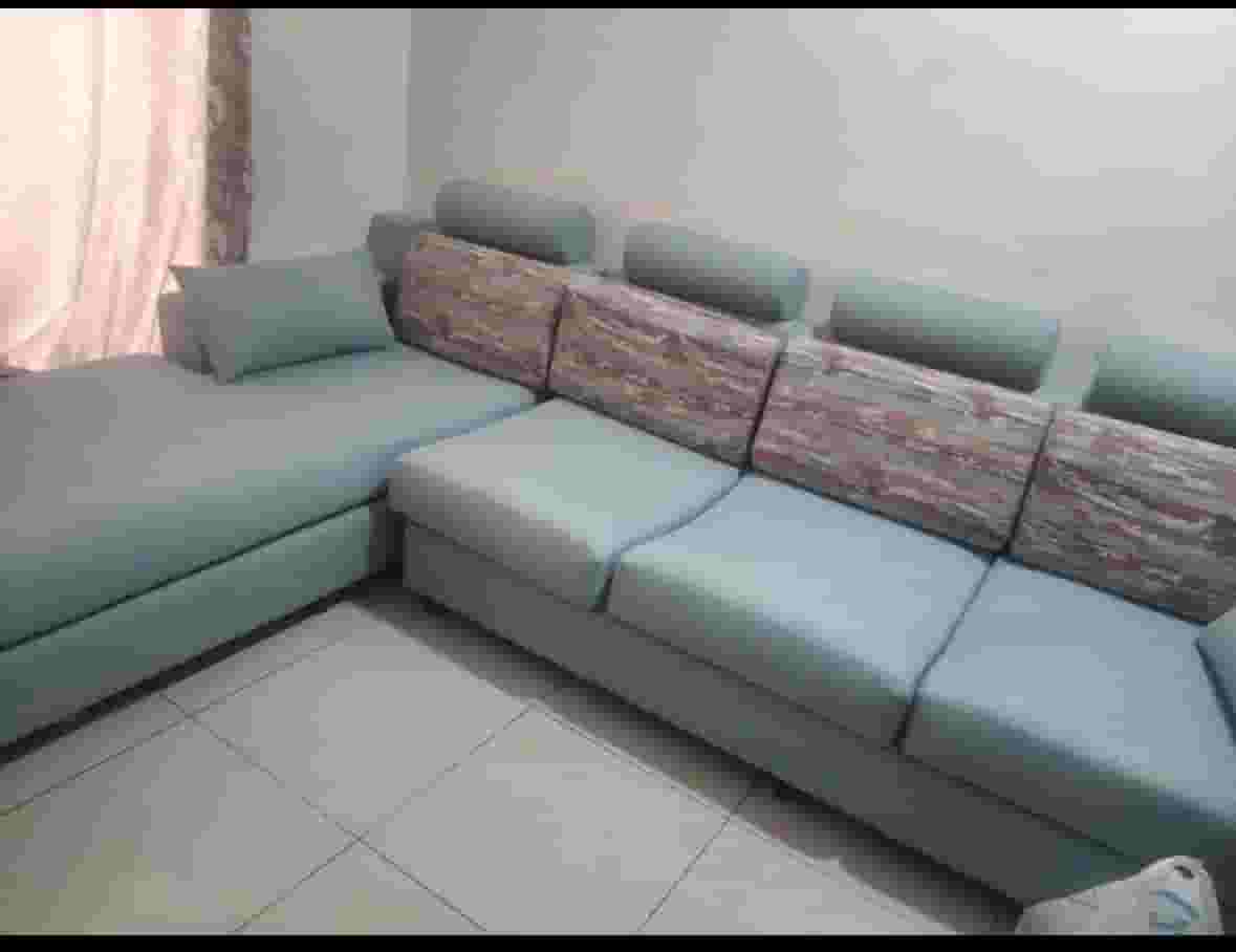 طقم سرير وأريكة بحجم كوين للبيع