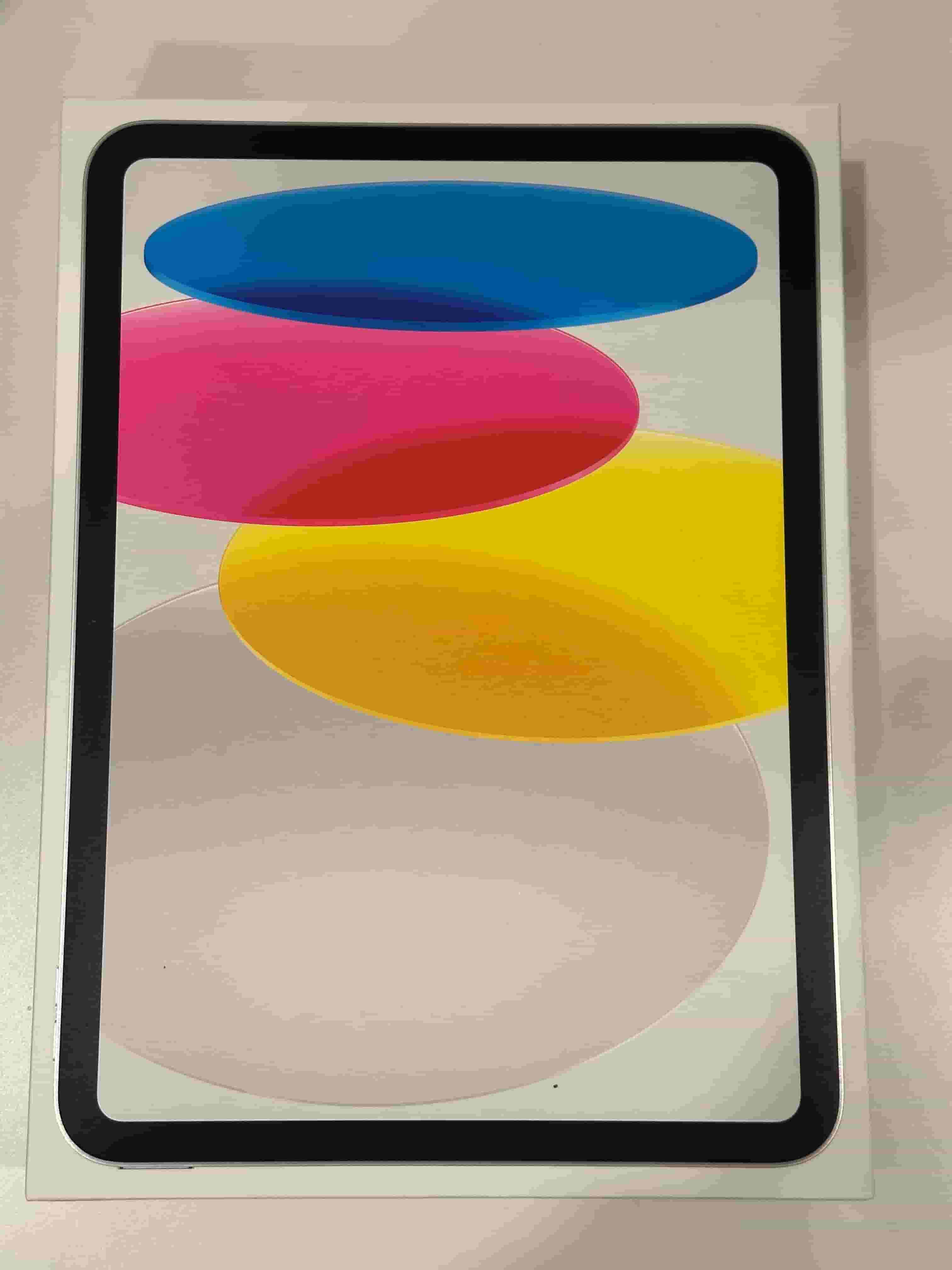 For sale a new iPad in cardboard (not opened)