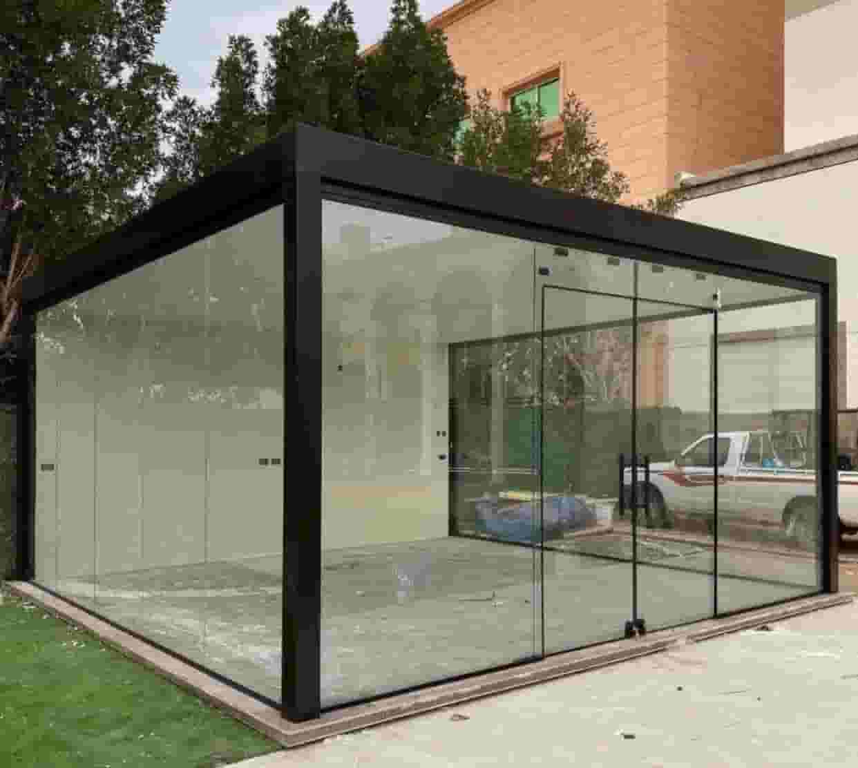 Glass and mirror technician