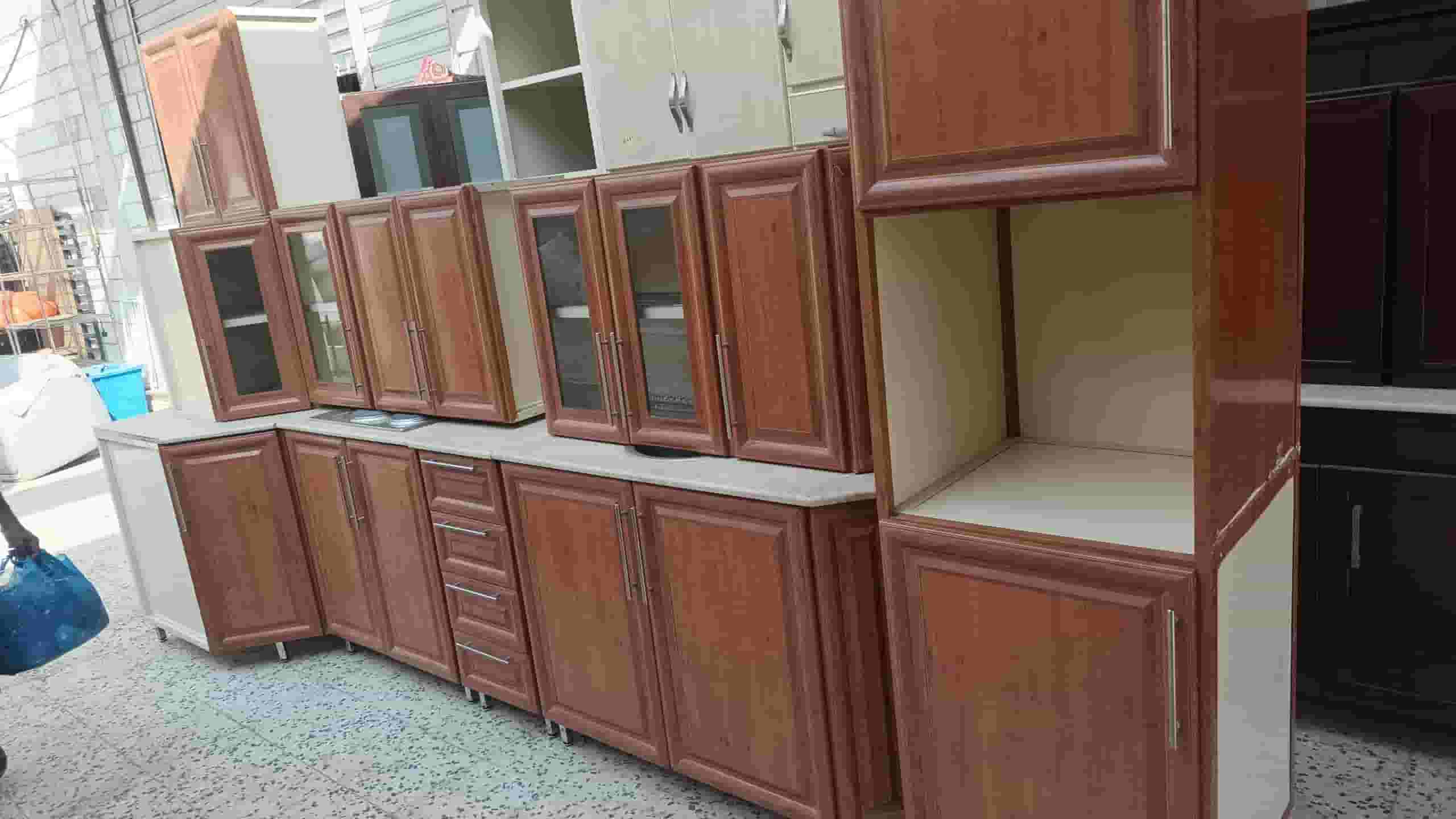 Buying used kitchens, scrapes and transporting kitchens