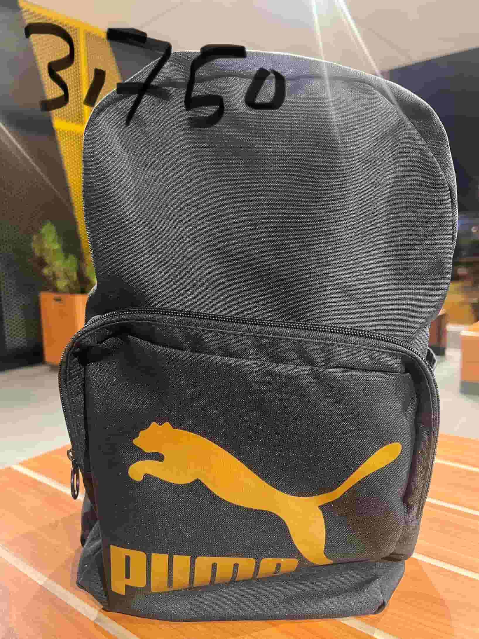 شنط وتيشرتات