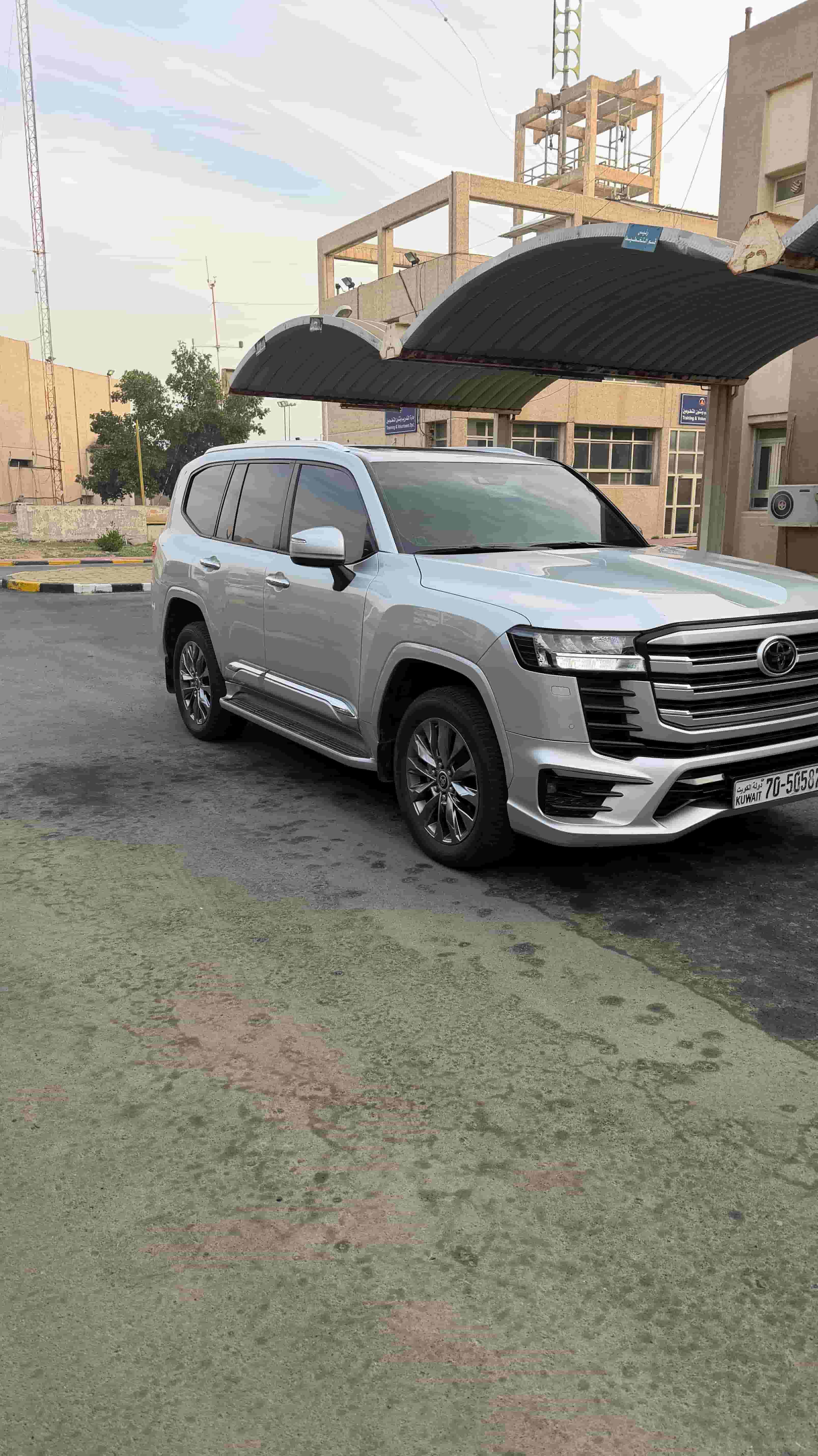 للبيع لاندكروزر 2023