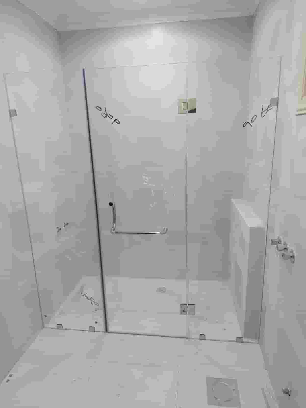 Abu Ali glass technician