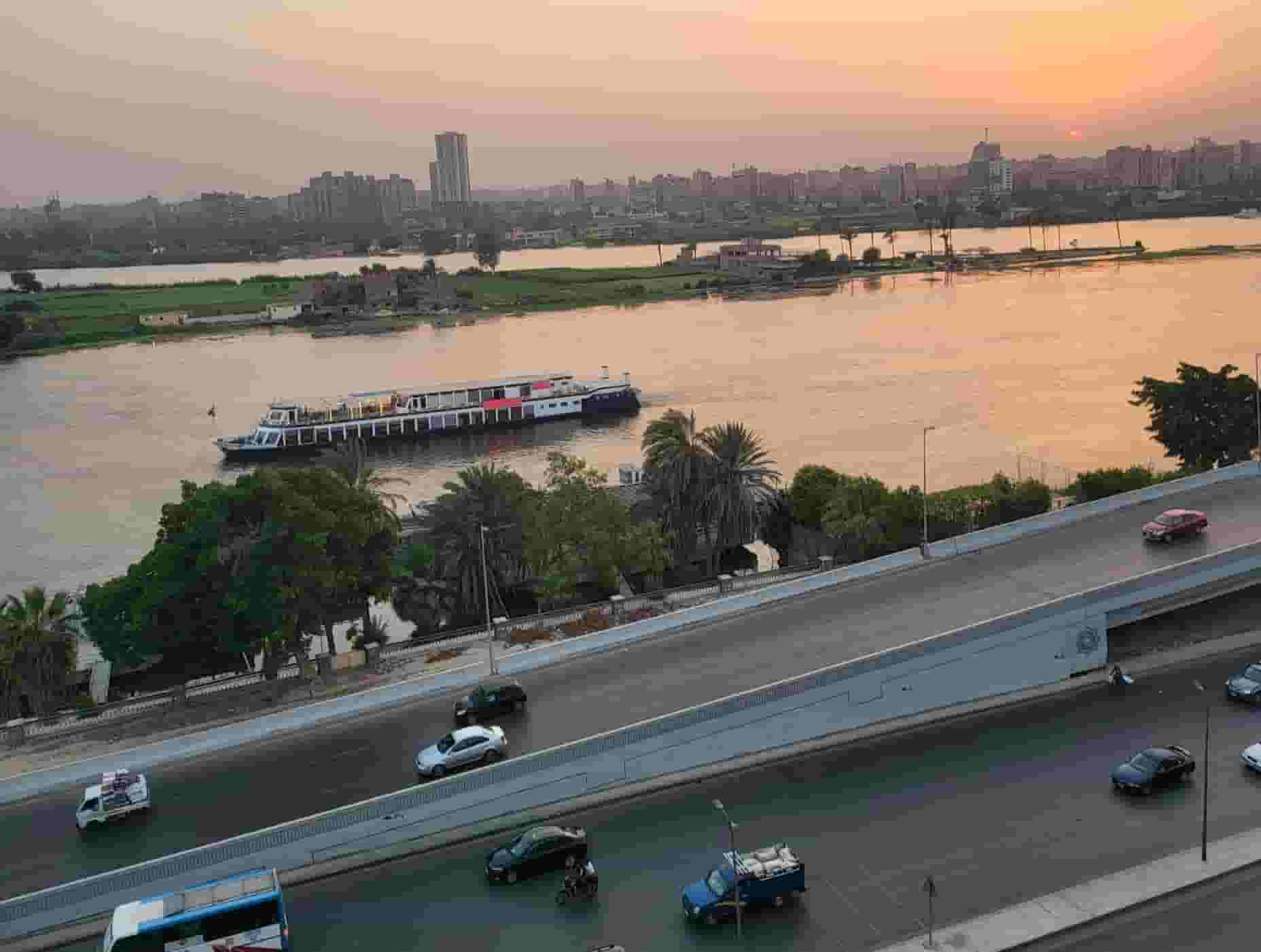  روف للبيع  بكورنيش النيل  