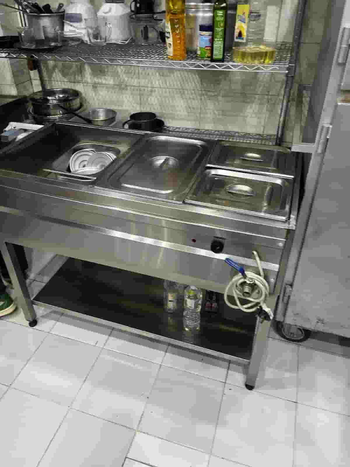 اعلان بيع معدات مطعم