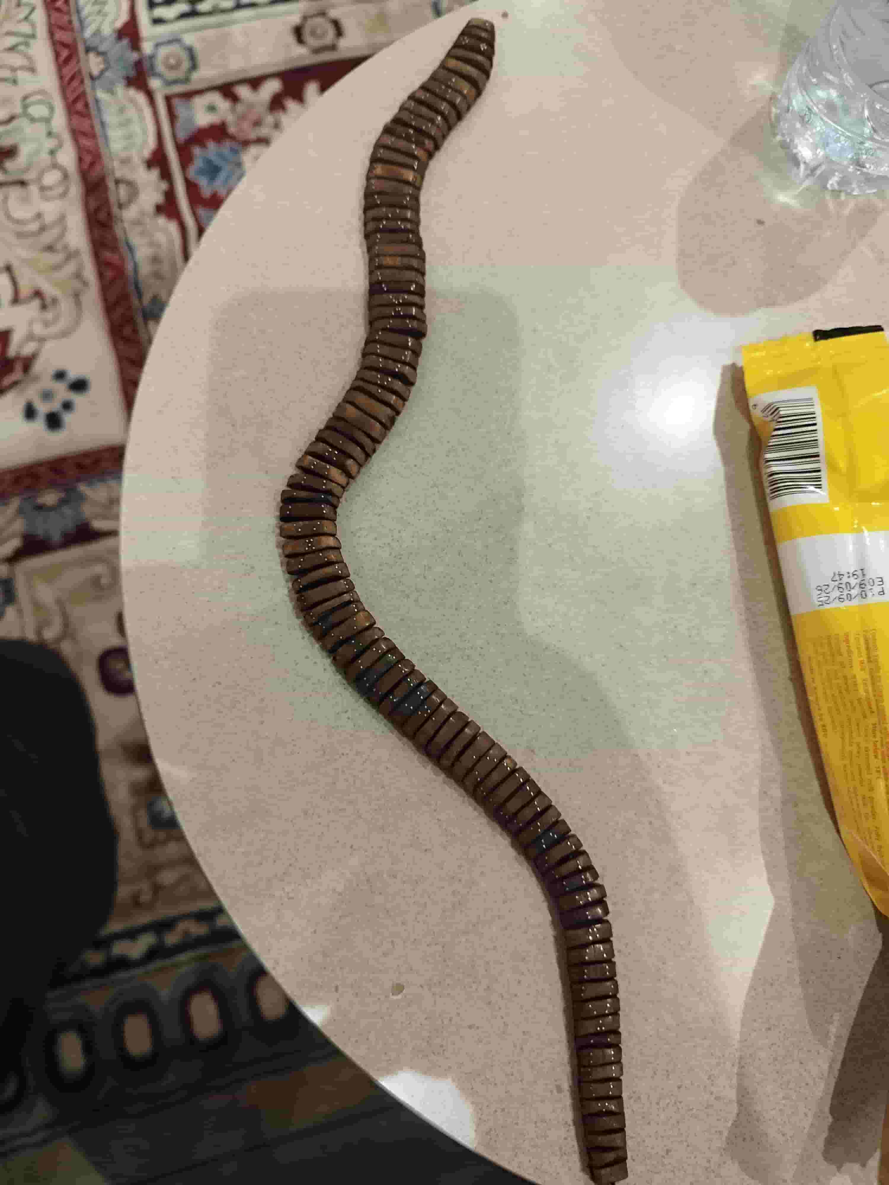 ديكور من نواة التمر نادر