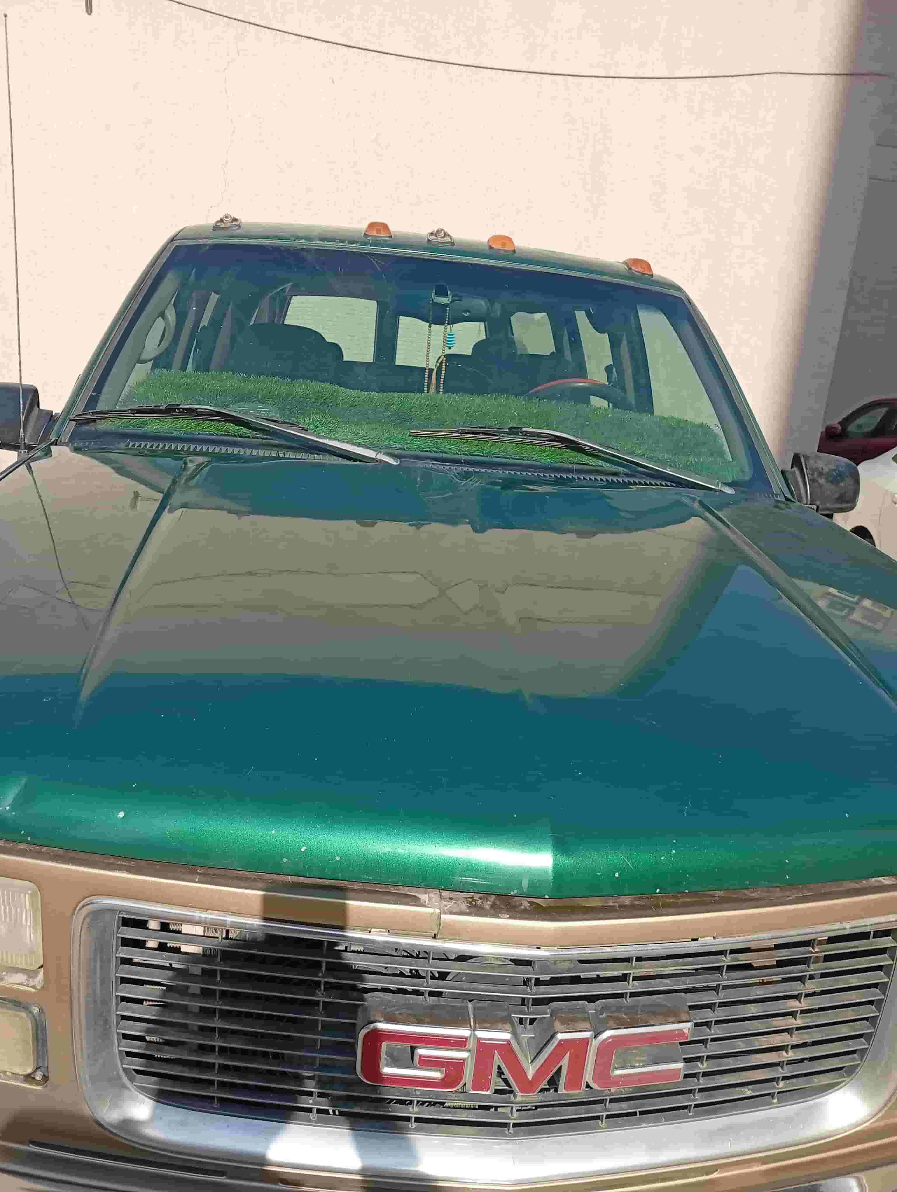 GMC Suburban model 1999  