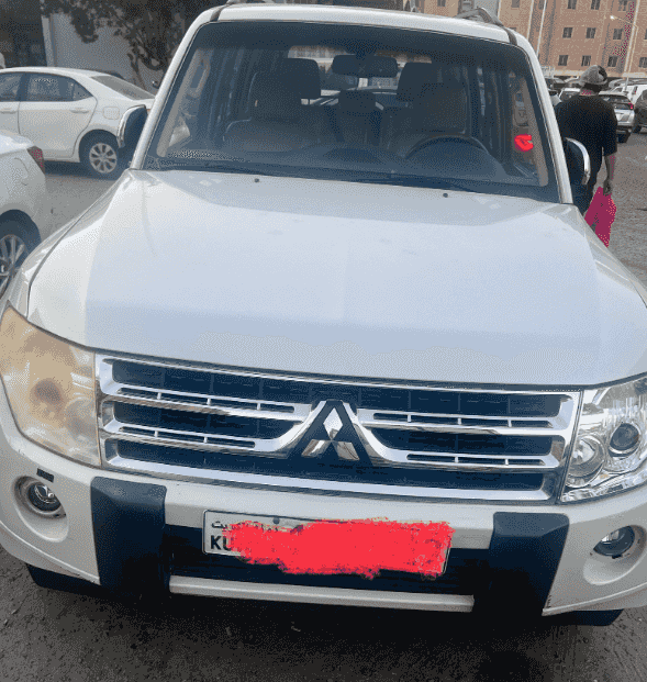 سياره باجيرو ٢٠١١