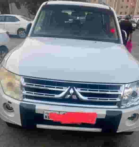 سياره باجيرو ٢٠١١