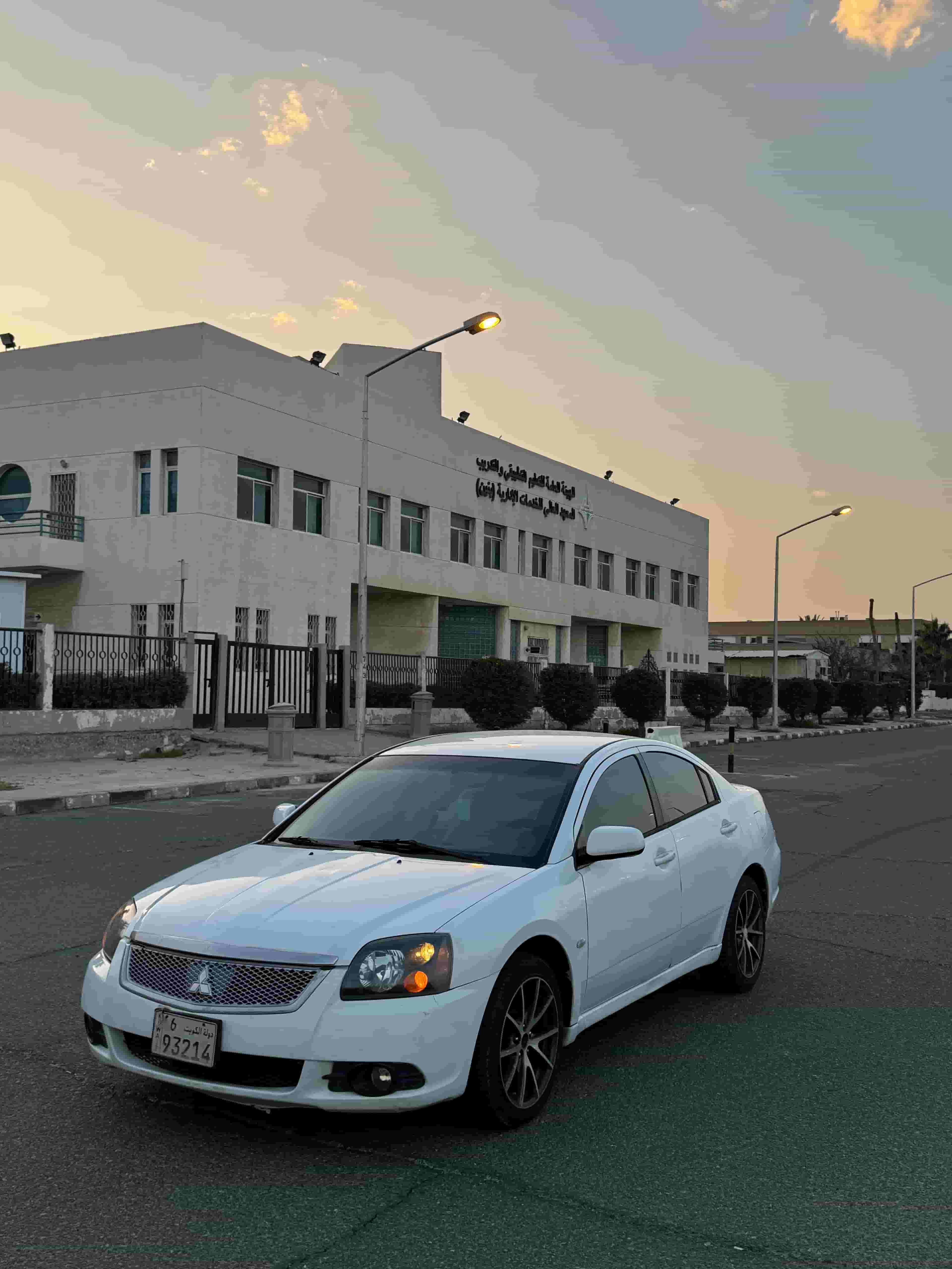 للبيع ميتسوبيشي جالانت 2010 شرط الفحص