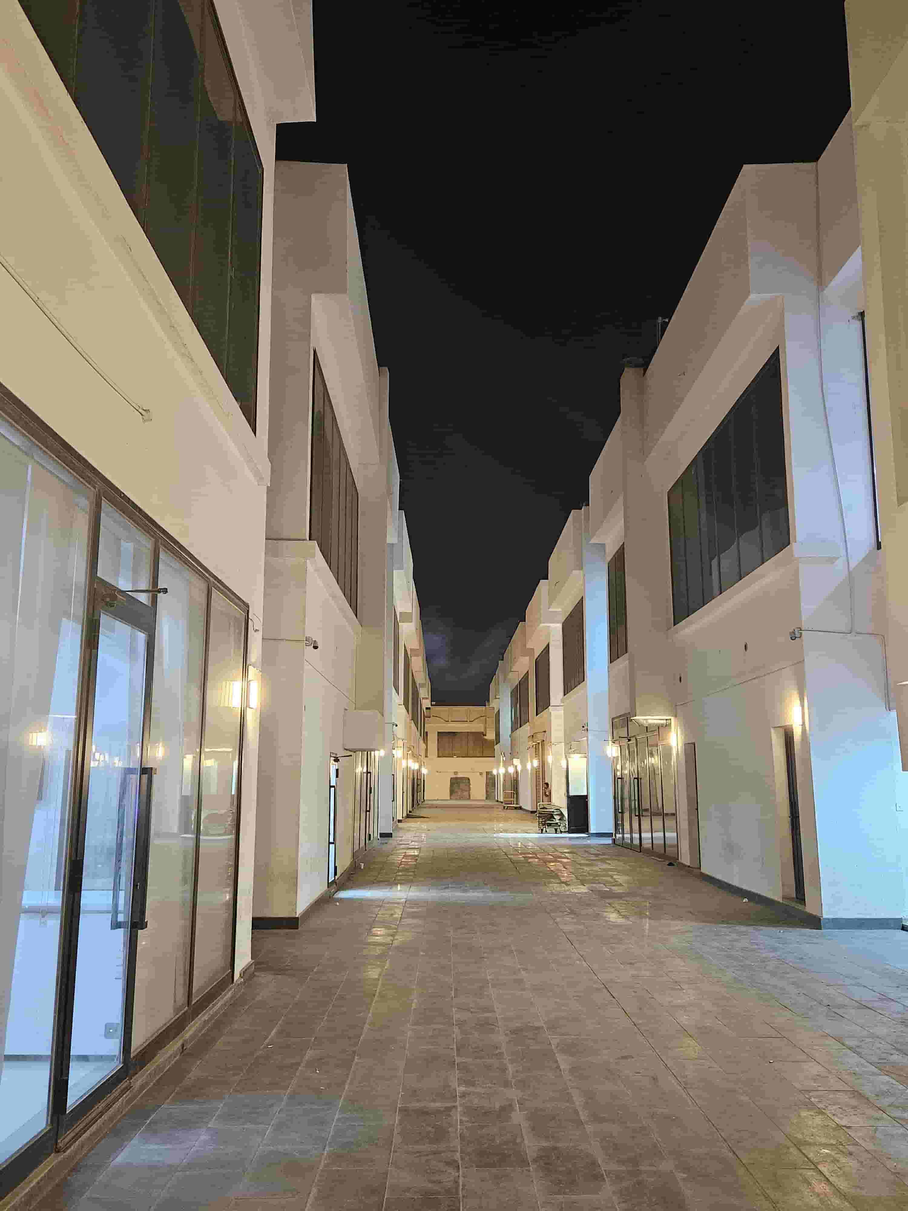 Mezzanine and a great location, Qurain markets, Electricity Street