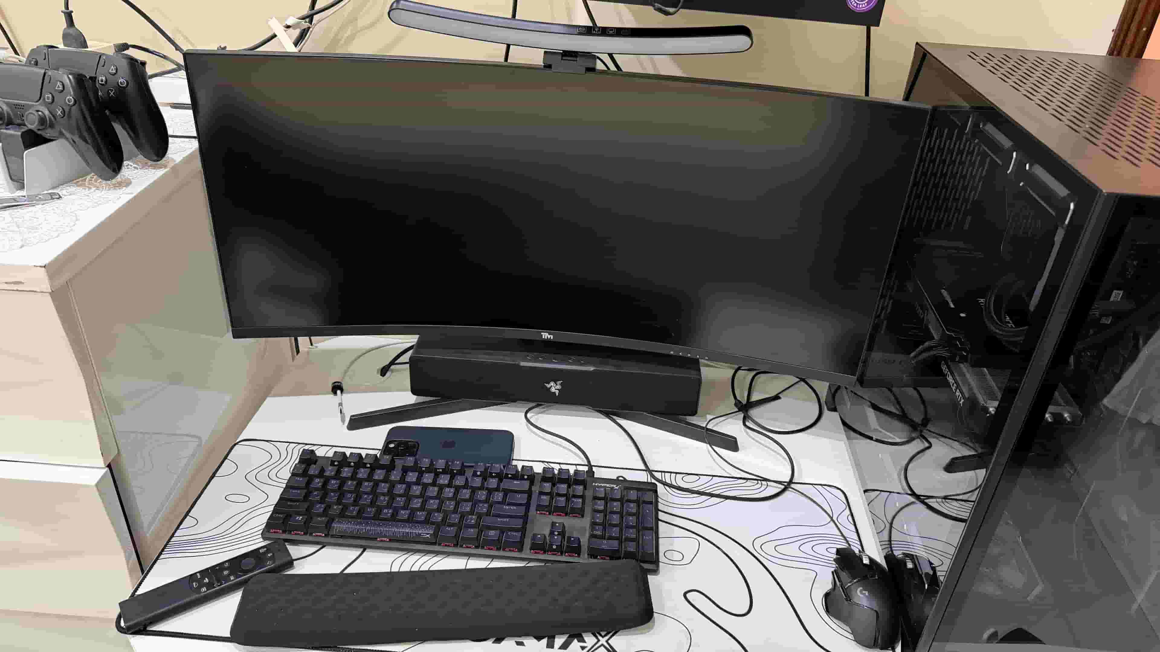 Curved gaming monitor