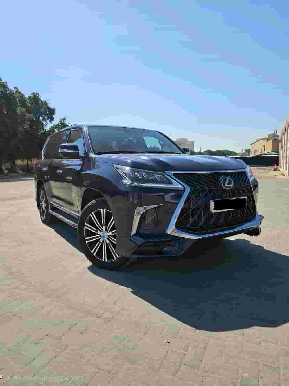 Lexus LX 570 model 2018 