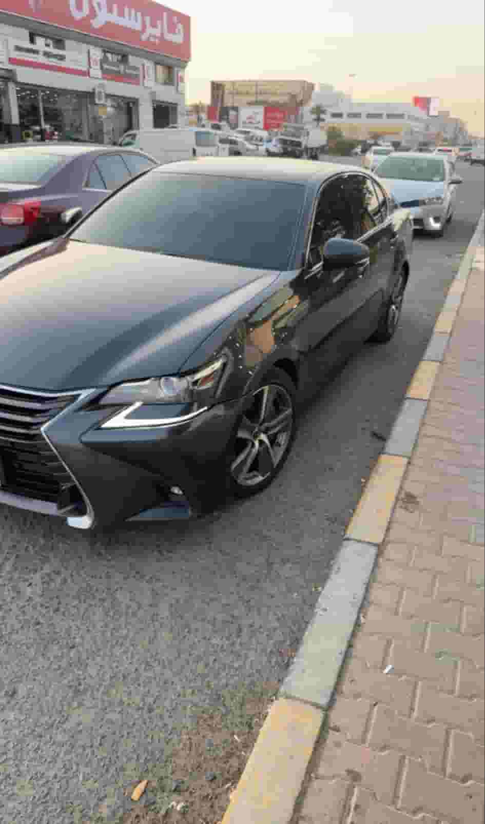 للبيع لكزس موديل 2019 GS300