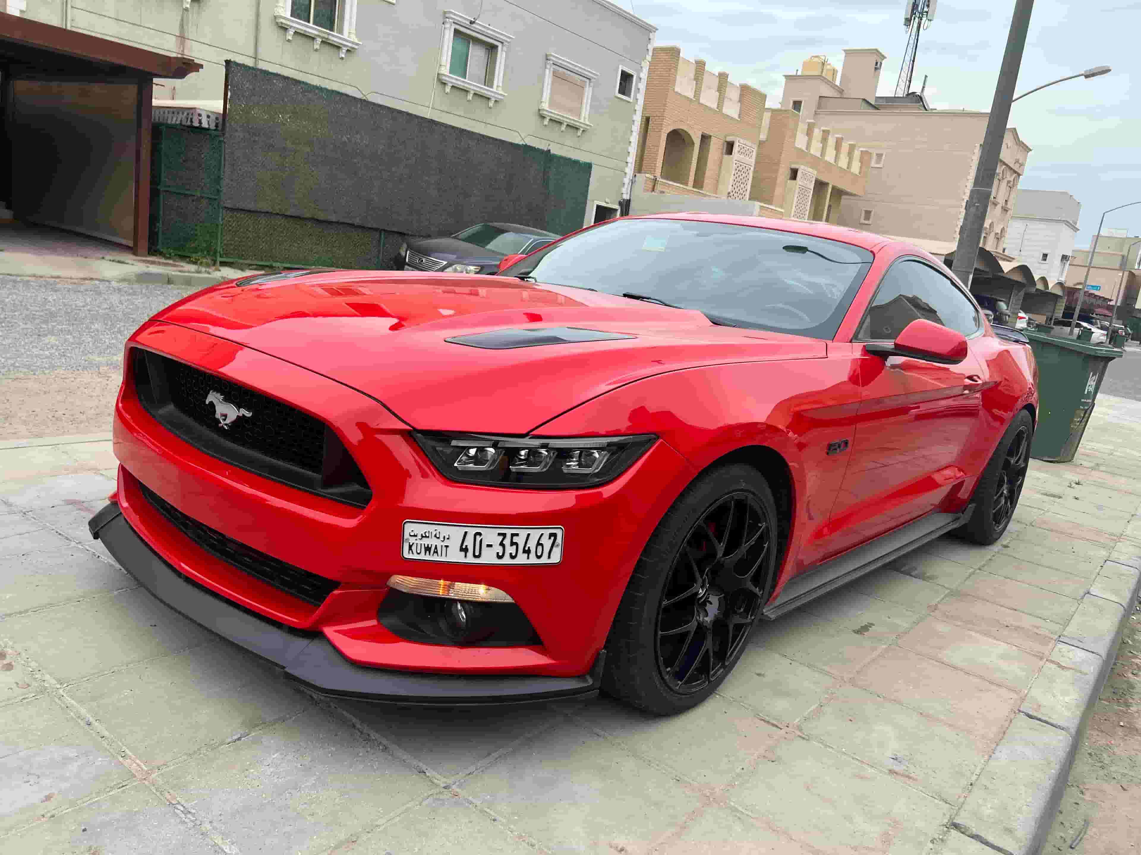 فورد موستانج V6 2015 بحالة ممتازة