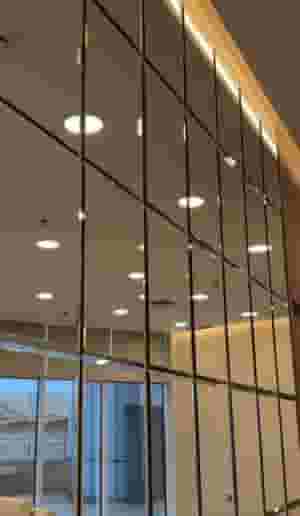 Glass technician jam mirrors frames