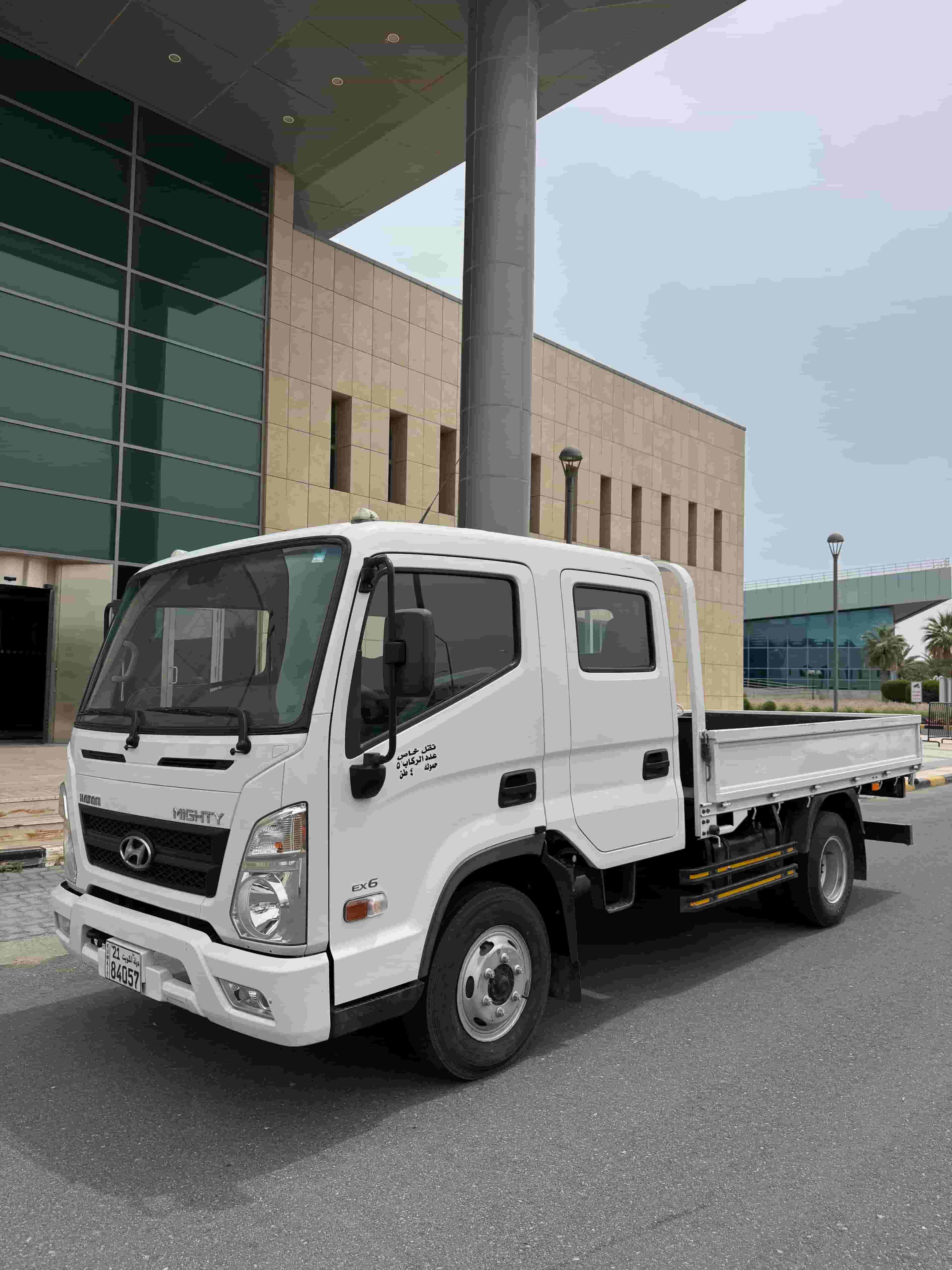 Hyundai Half Lorry model 2020 in good condition